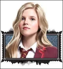 Comment s'appelle la fille la plus populaire du lycée ?