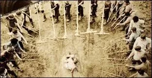 Piqué en plein jour par la bête du labyrinthe, comment se nomme-t-il ?