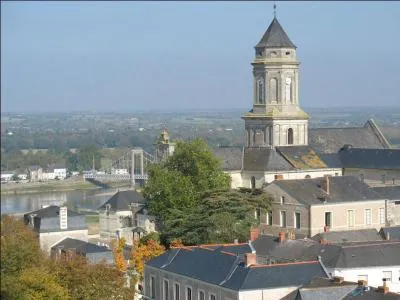 Dans quel d&eacute;partement est situ&eacute;e la ville de Saint-Florent-le-Vieil ?