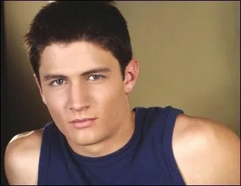 Qui est la marraine de James ?