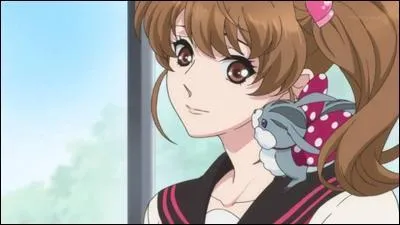 Lequel des Asahina est de la même classe qu' Ema ?