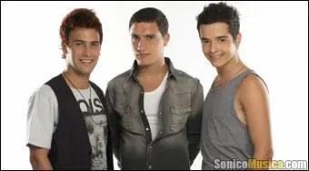 Lequel des garçons sur l'image a eu une histoire avec Camila dans la saison 2 et est retombé amoureux d'elle dans la saison 3 ?