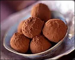 Place aux desserts ! Inutile de les cuire, on y met du chocolat noir, voici :