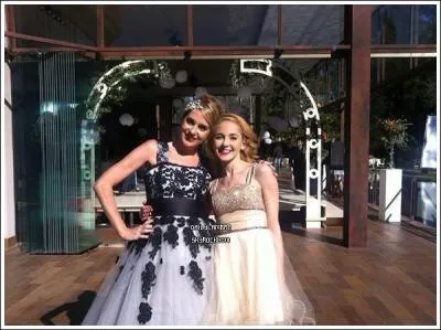 German fête ses fiançailles avec :