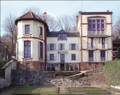 La demeure de Médan (cf.photo) est connue comme étant .
