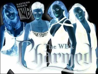 Où se trouve Paige sur la photo ? (ordre de gauche à droite)