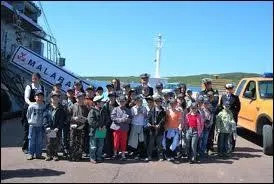 Combien y a-t-il d'habitants dans cet archipel français ?