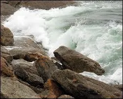 Qu'est-ce qui provoque les marées ?