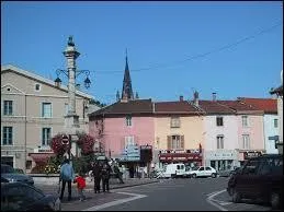 Nous nous trouvons dans le centre de Montluel, commune rhônalpine située dans le département ...