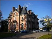 Voici le château de la Beausserie, située dans la commune limousine de Panazol. Pour le voir, rendez-vous dans le département ...