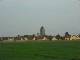 Vous avez au loin la commune francilienne de Sourdun. Elle se situe dans le département ...