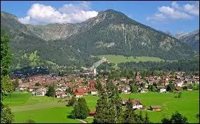 Dans quel pays devrez-vous vous rendre pour dévaler les pistes d'Oberstdorf ?