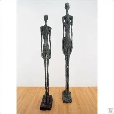 À qui doit-on ces sculptures intitulées "Tall Figure II" et "Tall Figure III" ?