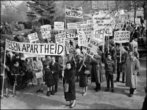 En quelle année fut conceptualisé et mis en place l'apartheid en Afrique du Sud ?