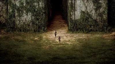 Quelle organisation a enfermé les adolescents dans le labyrinthe ?