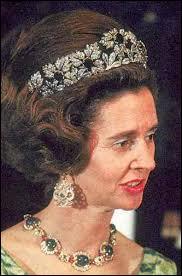Complétez. "Doña Fabiola de Mora y Aragon née à Madrid, reine des Belges de 1960 à 1993, est décédée à Bruxelles le 05 décembre dernier. Elle fut la …reine des Belges."