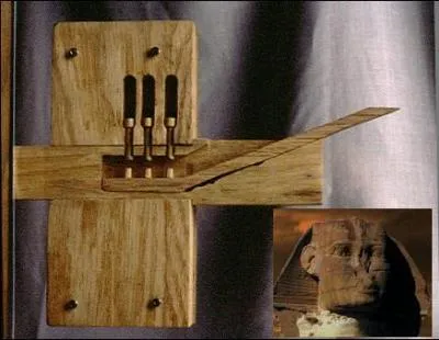 Cette clé en bois est d'origine -----------. Regardez l'illustration, il y a un indice.