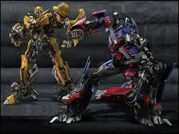 La franchise "Transformers" est elle aussi une célèbre ligne de jouets. Une série animée a connu le jour au cours des années 80. En 2007, un premier film relatant leurs aventures sort au cinéma. En décembre 2014, combien de volets la saga "Transformers" compte-t-elle ?