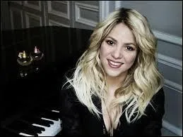 Avec quel titre s'est fait connaître Shakira au niveau international ?