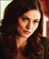 Qu'apprend Hayley à Elijah ?