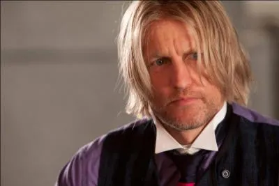 Pourquoi l'héroïne se jette sur Haymitch à la fin du film ?