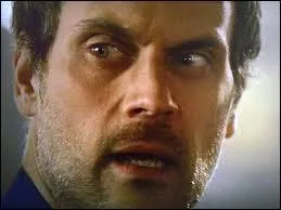 Comment s'appelle-t-il ? (Il est prêtre.)