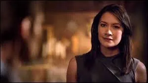 Comment s'appelle-t-elle ? (C'est une femme d'affaires.)