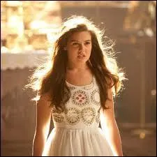 Comment s'appelle-t-elle ? (Elle est très puissante.)