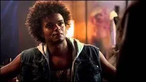 Comment s'appelle-t-il ? (C'est un vampire.)