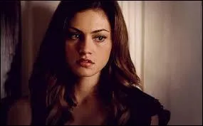 Comment s'appelle-t-elle ? (Elle est tombée enceinte d'un des Originels.)