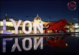 Nous sommes toujours à Lyon. À votre avis, que sont les "traboules" ?