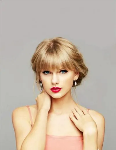 Elle est la plus jeune actrice &agrave; avoir sign&eacute; avec la maison ...