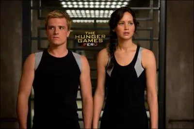 L'équipe de secours a ramené Peeta, Annie et Johanna vivants mais quand Katniss va voir Peeta dans sa chambre, que se passe-t-il ?