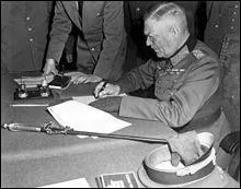 Hitler se suicida le 30 avril 1945, lorsque l'Armée rouge n'était plus qu'à 400 mètres de son bunker. Deux armistices ont été signées :