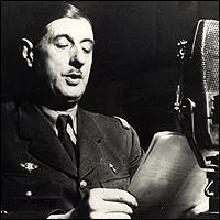 Suite à la décision de mettre un terme à la guerre par Pétain en 1940, le général de Gaulle fait un discours radiodiffusé dans les studios de la BBC de Londres le...