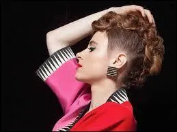 Quel est son titre, en anglais et en fran&ccedil;ais ?