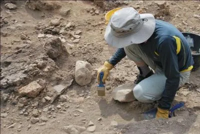 Les fouilles menées aussi bien en Égypte que dans le Sinaï et en Palestine n'ont apporté aucune confirmation de traces matérielles prouvant la vérité historique de l'Exode.