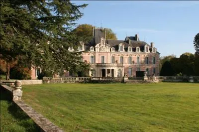 Quel est ce ch&acirc;teau pastiche de style Louis XIII de la commune se Mazi&egrave;res-en-G&acirc;tine o&ugrave; vous pourrez pratiquer le golf ?