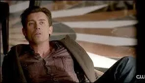 Dans une autre série "The Originals", il emprunte le corps de quelqu'un, qui ?