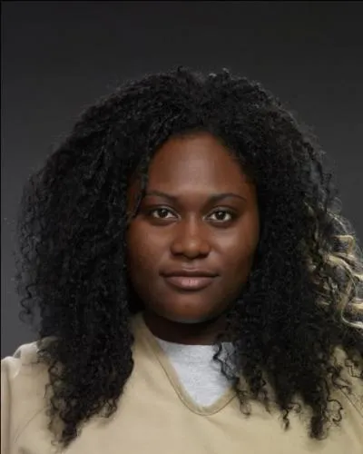 De qui Poussey est-elle amoureuse ?