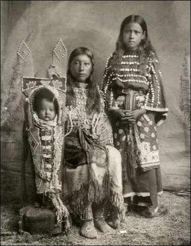 Pour qui l'enfant qui sait marcher est-il un dieu ?