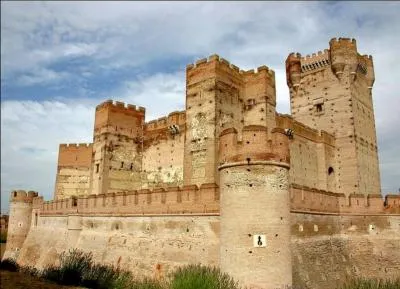 Mario, époux de la reine précédente (et non les poux de la reine) vient d'une autre ville ibérique pleine d'histoire(s), où le Cid épousa une autre princesse, Chimène. Où donc ?