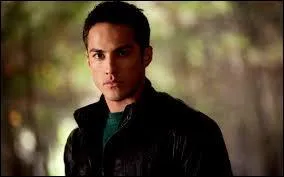 Qui est sa petite amie dans la saison 3 ?