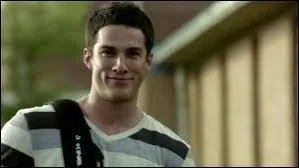 Dans la saison 2, avec qui va-t-il se lier d'amitié ?