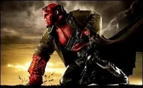 Comment se nomme ce personnage de bande dessinée, incarné au cinéma en 2004 et 2008 par l'acteur Ron Perlman ?