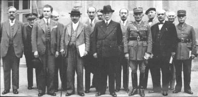 La France est alors divisée en deux, le Nord étant occupé par les Allemands. Qui est le chef du régime de Vichy ?