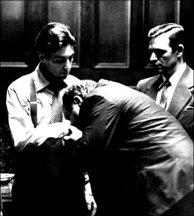 Dans ces milieux, il faut garder son honneur et prendre soin de sa famille... Qui se voit endosser le rôle de parrain à l'aube d'une bataille décisive ?