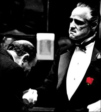 Une mafia suppose un engagement réciproque de ses membres. Quel Mangemort fait l'erreur de déclarer au parrain "Je me prosterne devant vous" alors qu'il l'a ignoré pendant 13 ans ?