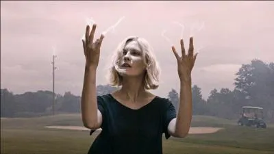 Quelle actrice française interprète le rôle de Claire (sur de Justine) dans le film "Melancholia" réalisé par Lars von Trier en 2011 ?