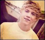 Qui a-t-il embrassé à Paris pour la première fois ?